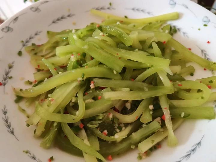 厨师长教你：夏日开胃小菜“凉拌莴笋丝”的家常做法，简单易学赶紧收藏吧