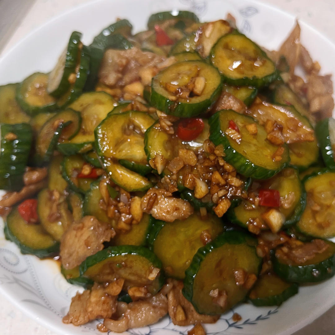 小炒黄瓜—-黄瓜别只会拌着吃了，这样做的又脆又爽
