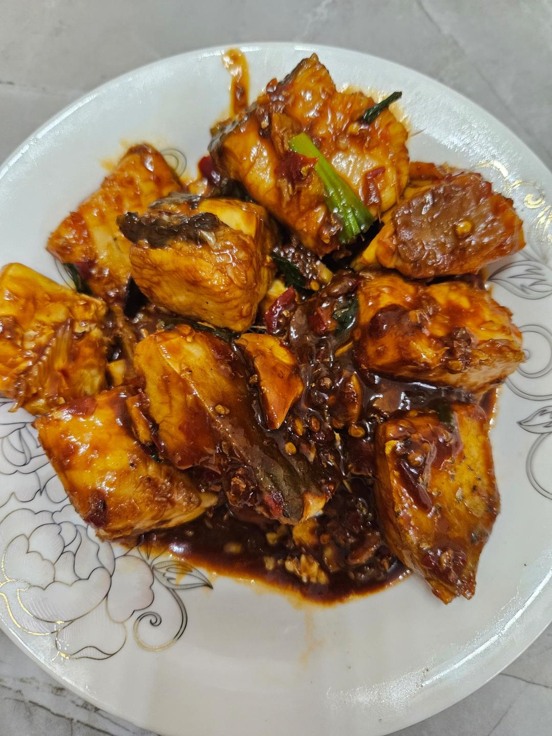 适合孩子吃的下饭菜：酱汁焖鱼