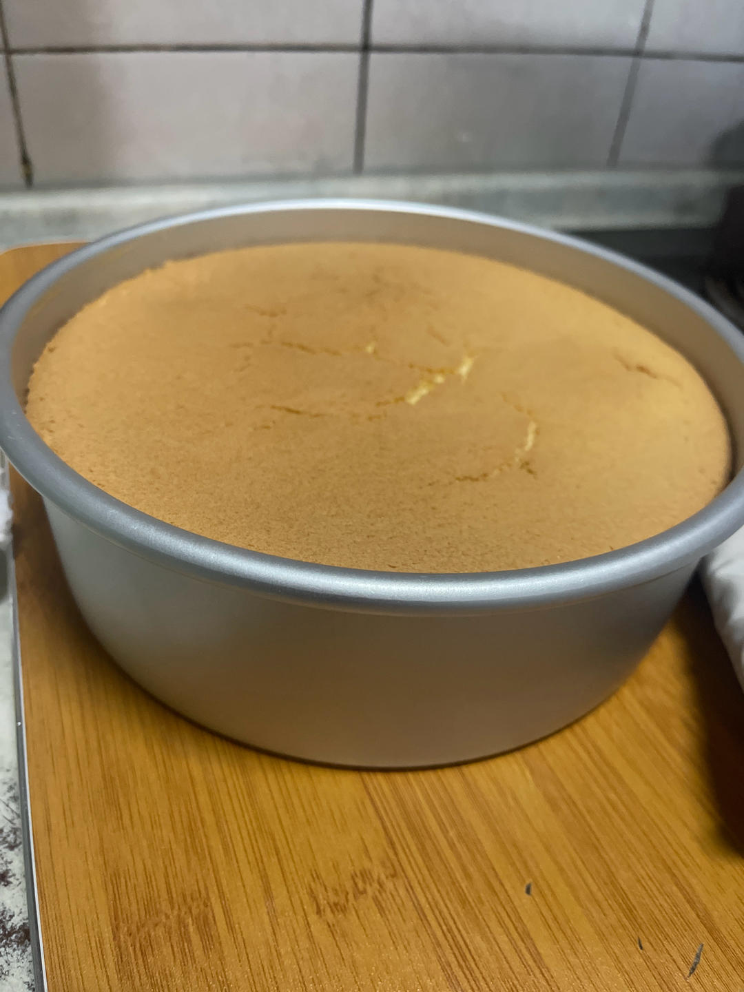 新手必成8寸生日蛋糕（详细多图干货经验分享，解决戚风蛋糕塌陷，奶油饰面涂不好，烤箱温度不好掌握等各种问题）