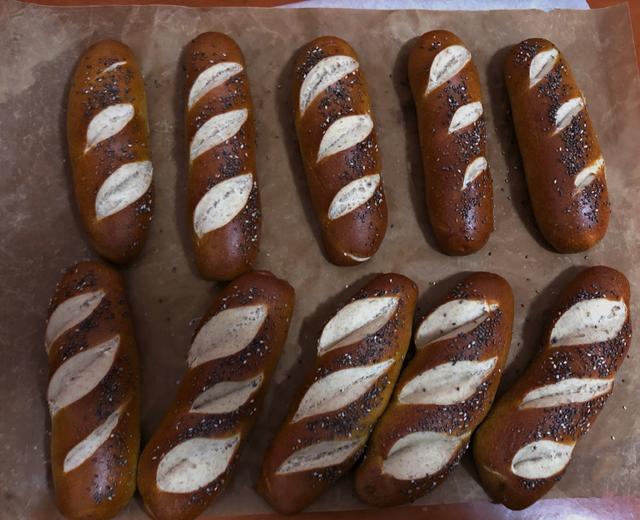 奇亚籽碱水面包的做法