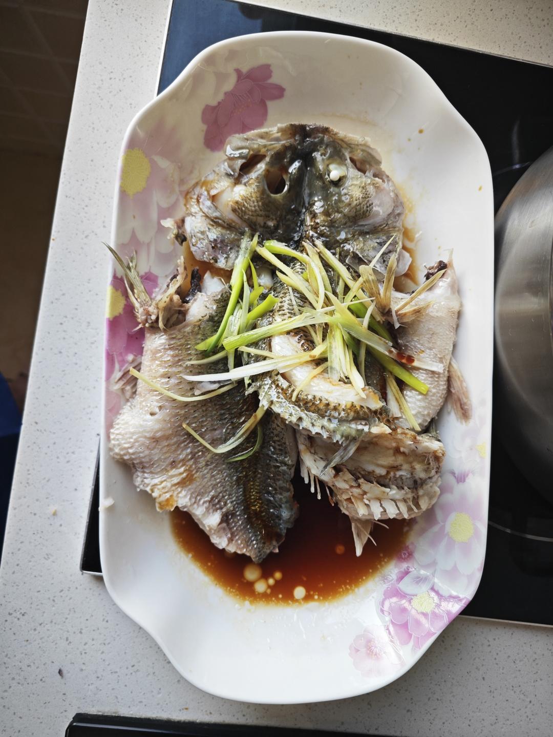 10分钟做 清蒸鲈鱼 （附切鱼图解）