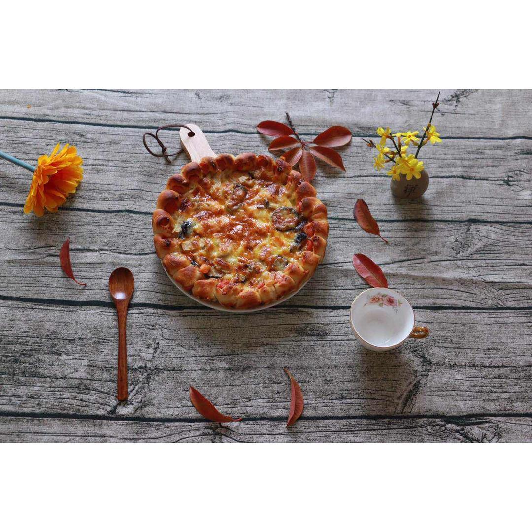 萨米肠蘑菇花边披萨