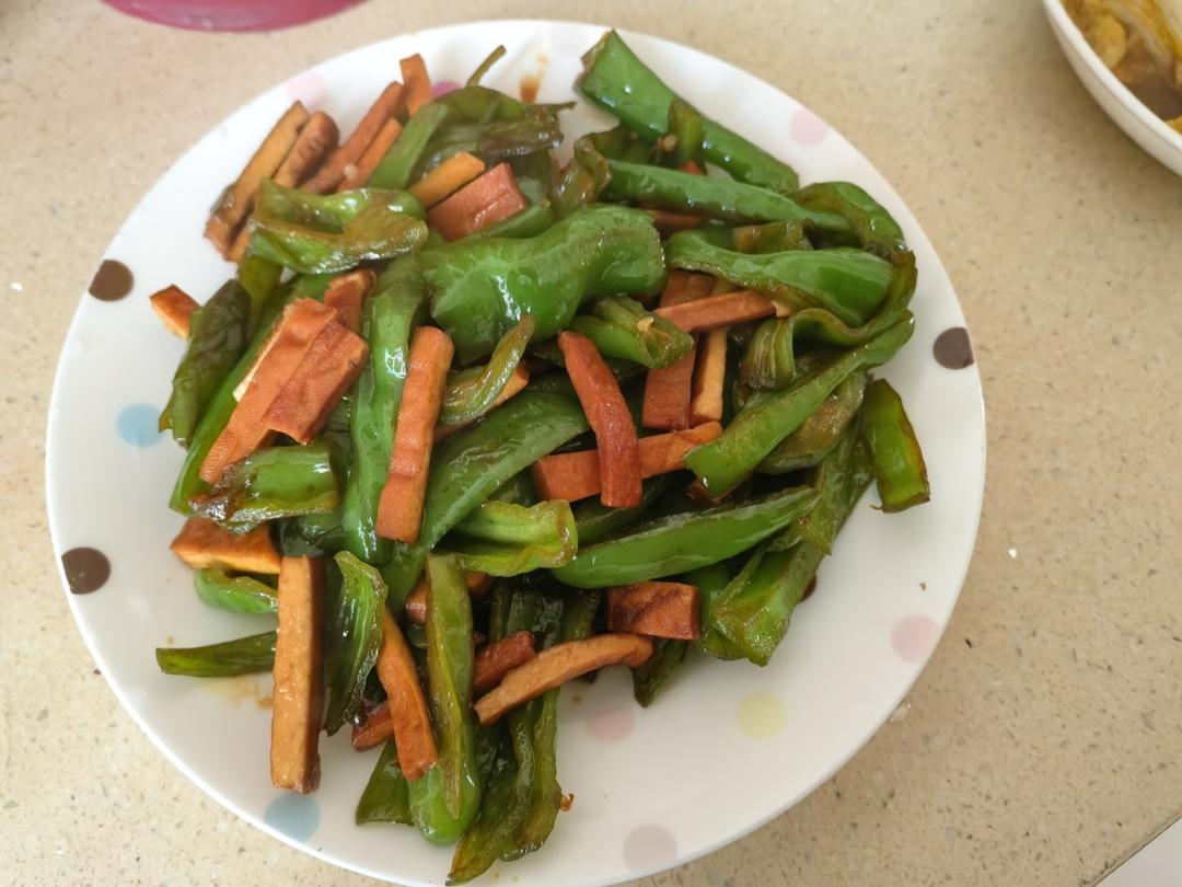 青椒炒香干（小朋友最爱吃版本）