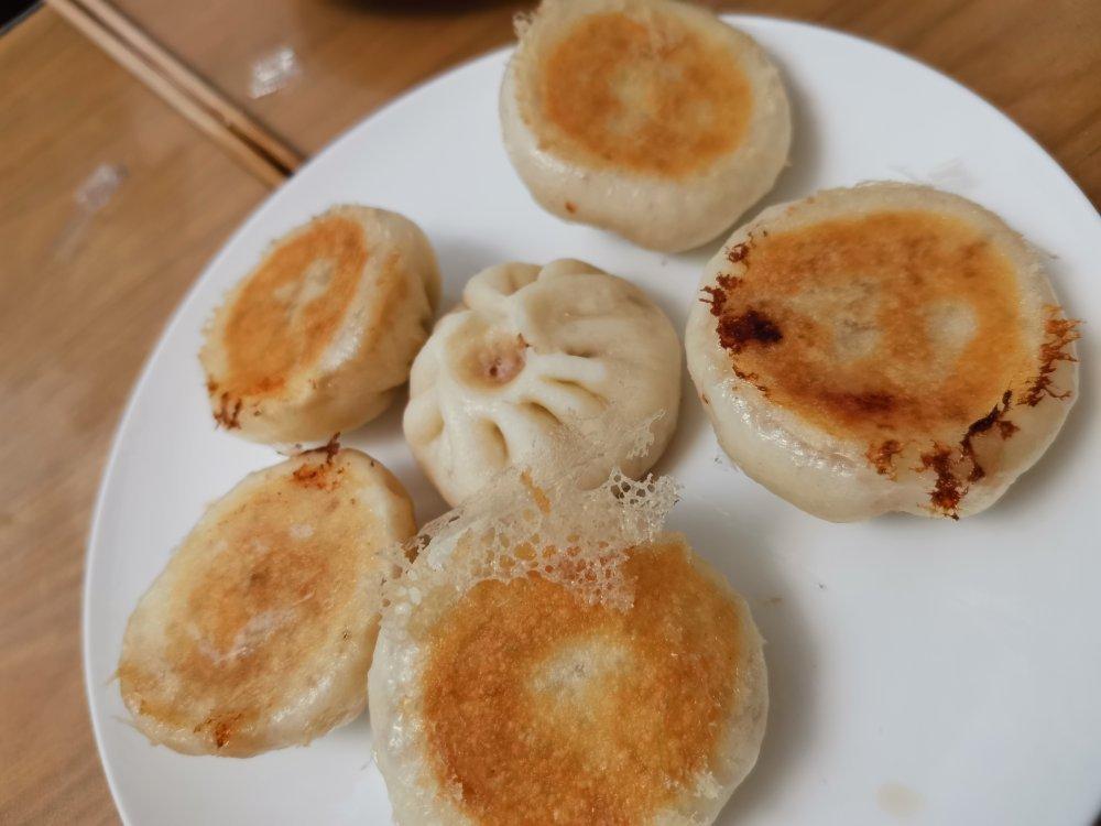 牛肉冰花水煎包（生煎包），外焦里嫩，冰花脆爽，一盘不够吃啊