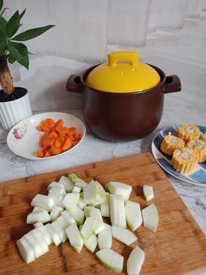最适合秋天的冬瓜玉米排骨汤的做法 步骤2