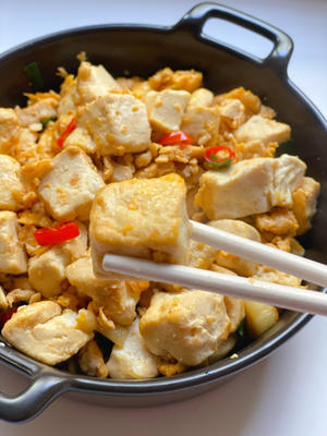 冬日快手菜：鸡蛋抱豆腐，虽然是一道素菜比肉还香的做法 步骤13