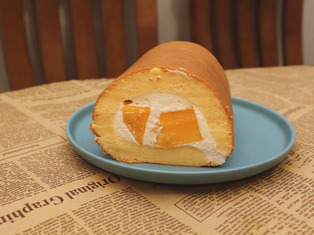 胖乎乎奶油芒果卷/不开裂不掉皮全过程详细图解烘焙视频/蛋糕篇6：「厚卷」