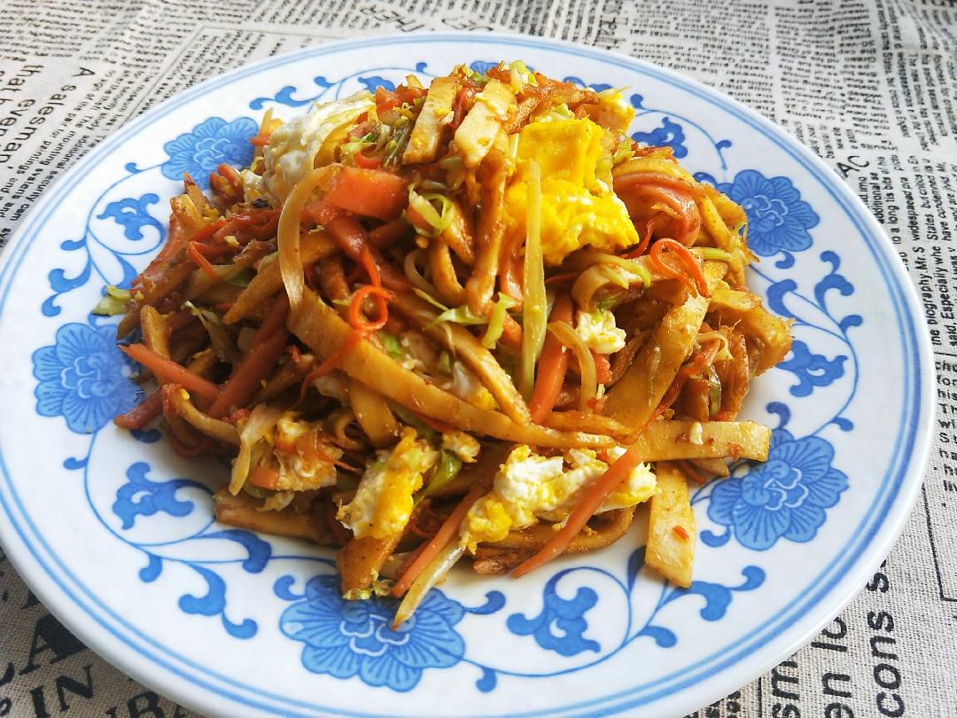 鸡蛋火腿杂蔬炒饼