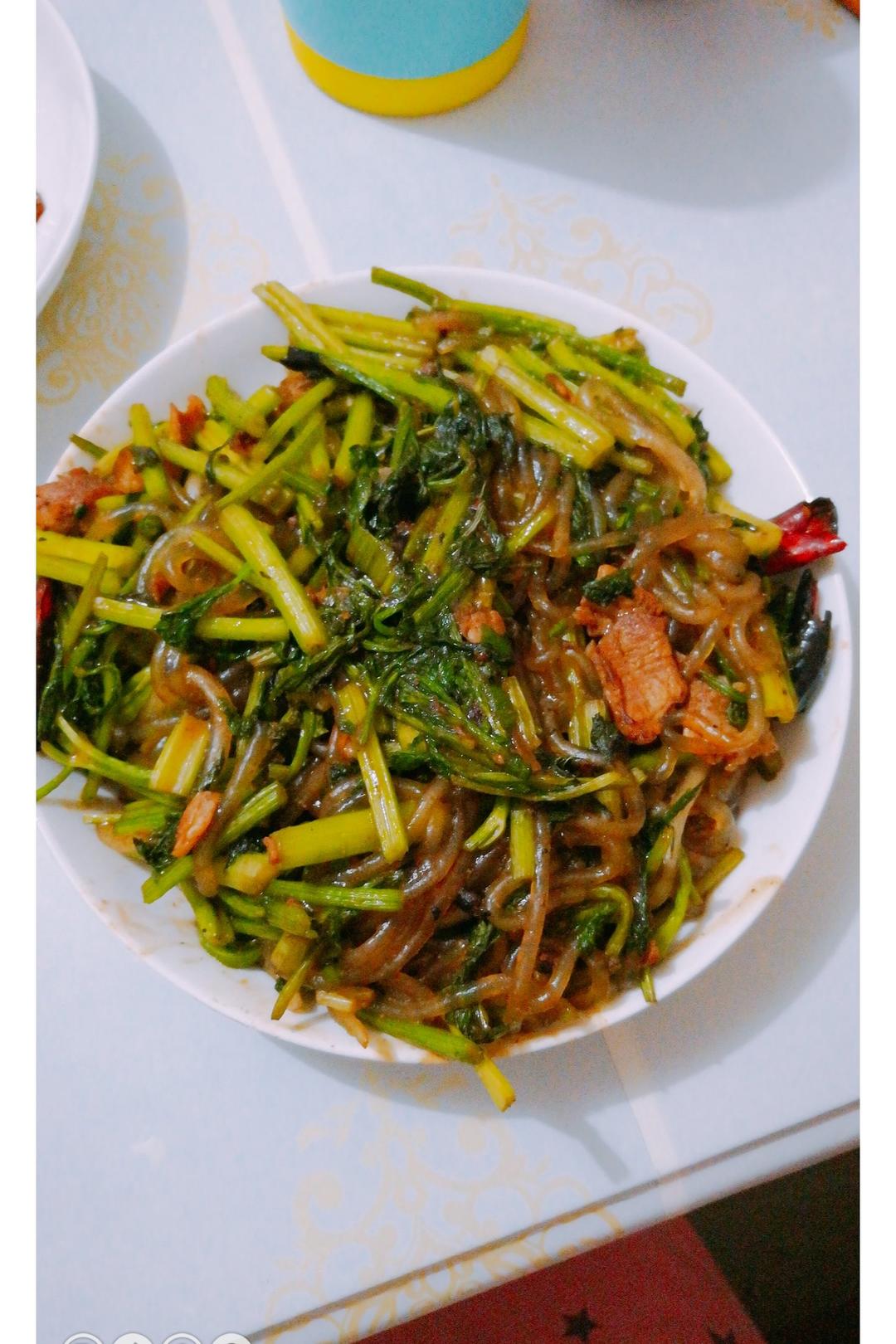 五花肉芹菜粉