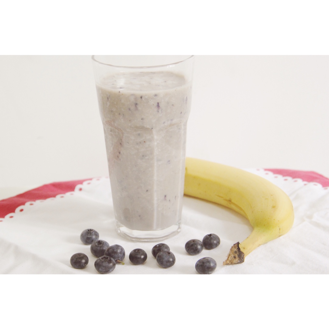 蓝莓香蕉奶昔