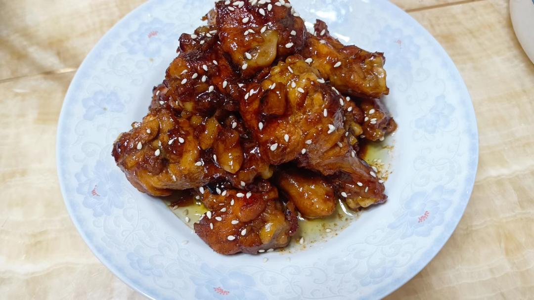 好吃到舔手指的「蒜香蜜汁鸡翅根」👍