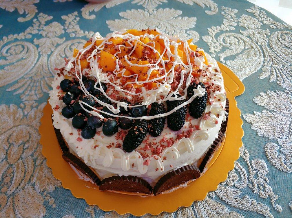 8寸奥利奥草莓水果蛋糕