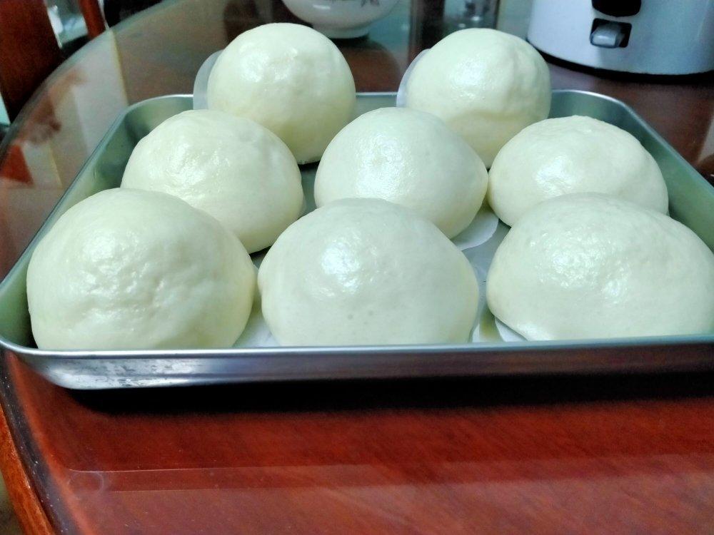 松软香甜的奶黄包，很快就可以搞定。