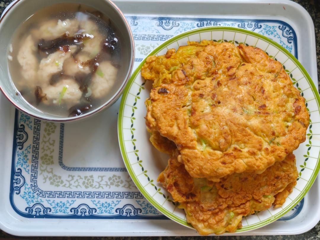 两个人一起炫饭啦！