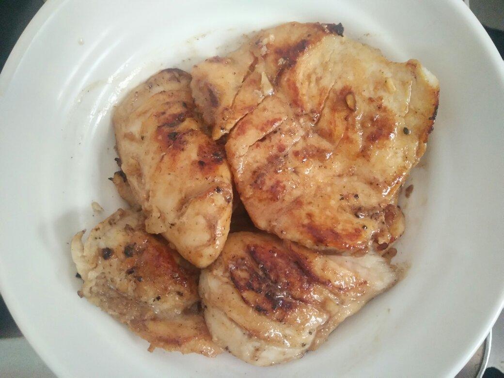 酷炫屌炸天好吃的煎鸡胸肉（香蒜蜂蜜煎鸡胸肉）