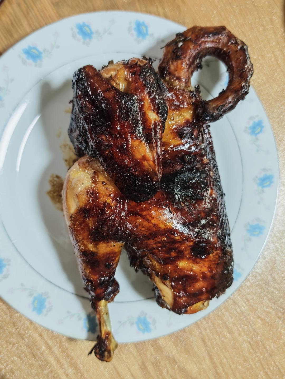 不用下馆子，在家也能做皮酥肉嫩，味道浓郁的泰式香茅草烤鸡