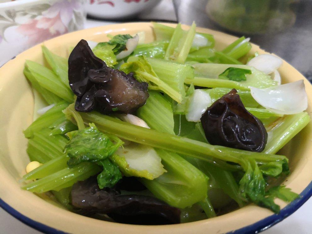 【食材包操作说明】西芹百合什锦炒