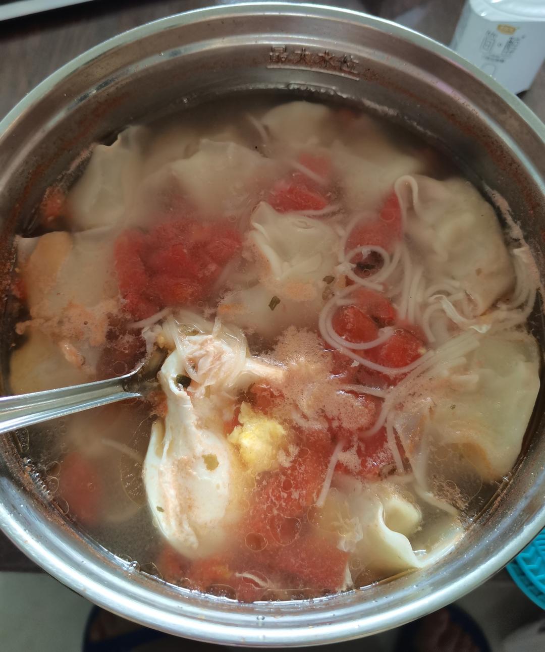 番茄浓汤馄饨面