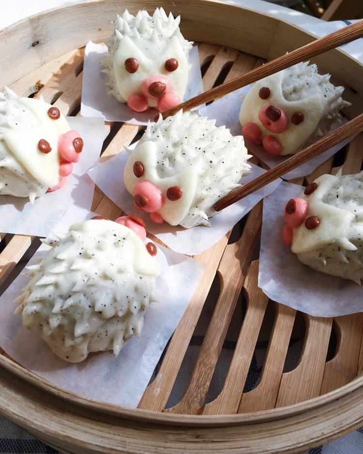 洎嘫眷_做的卡通刀切馒头系列——小刺猬芝麻馒头