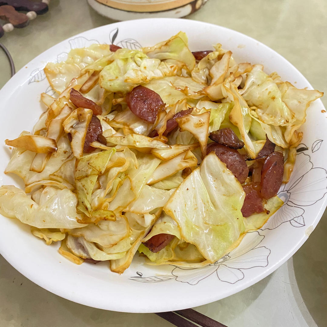 包菜炒腊肠