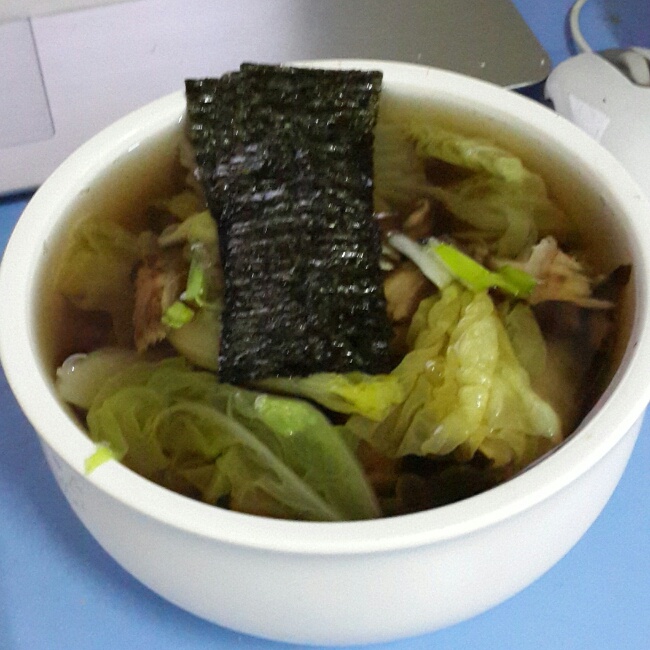 电饭锅小白菜香菇豆腐汤