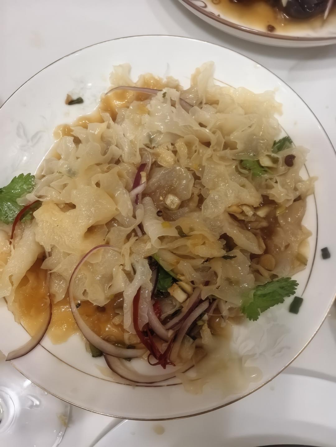 凉拌银耳，木耳，莲藕，皮蛋，黄瓜