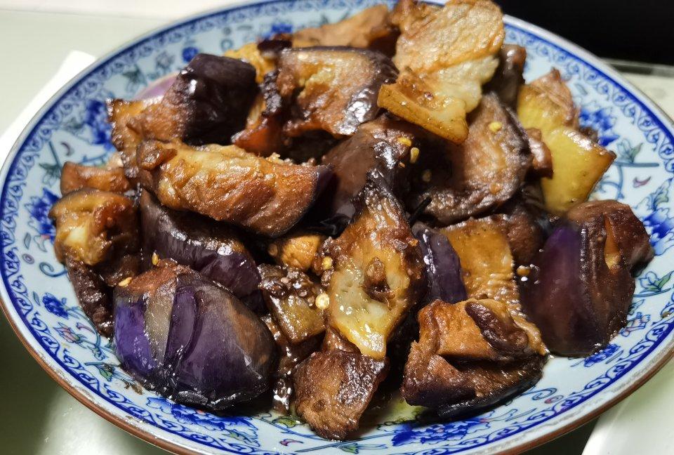 红烧茄子（佐西红柿尖椒）