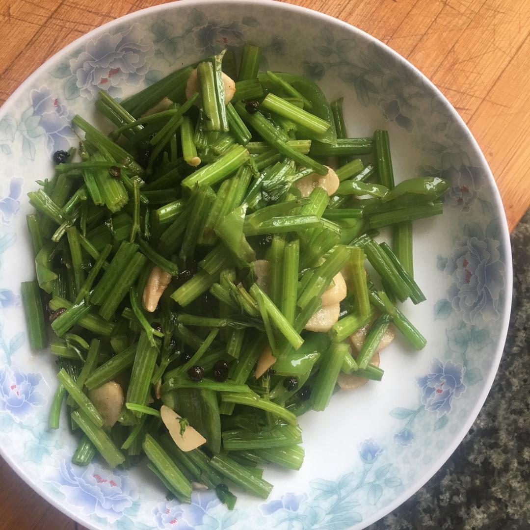 炝炒芹菜
