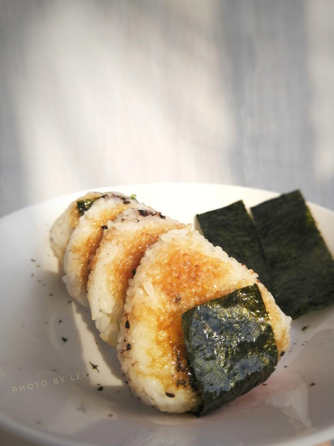 肉松三角饭团