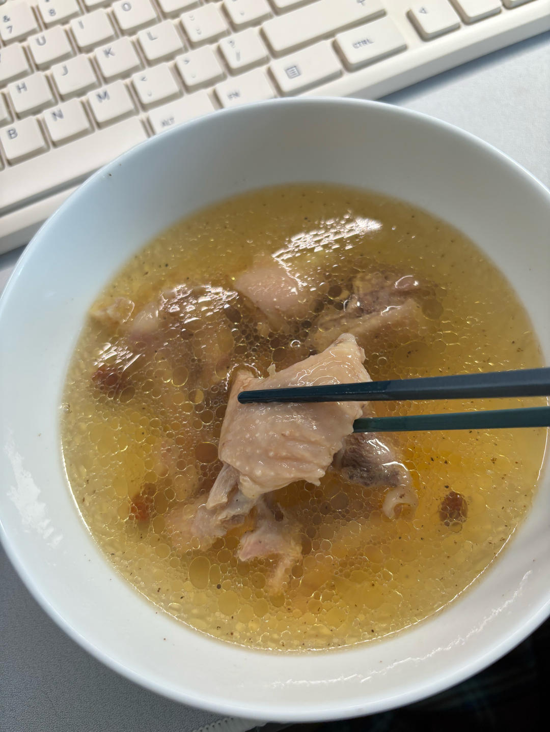 奶奶教的鲜香肥美香菇炖鸡汤