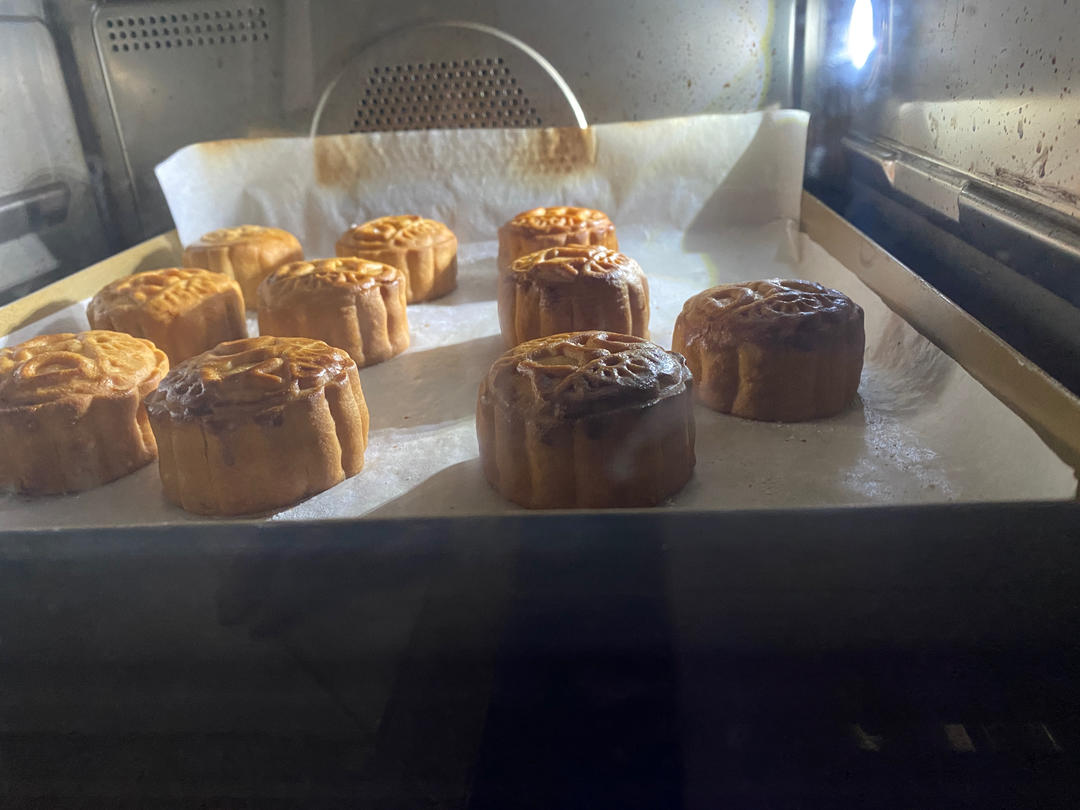 广式月饼—蛋黄莲蓉月饼