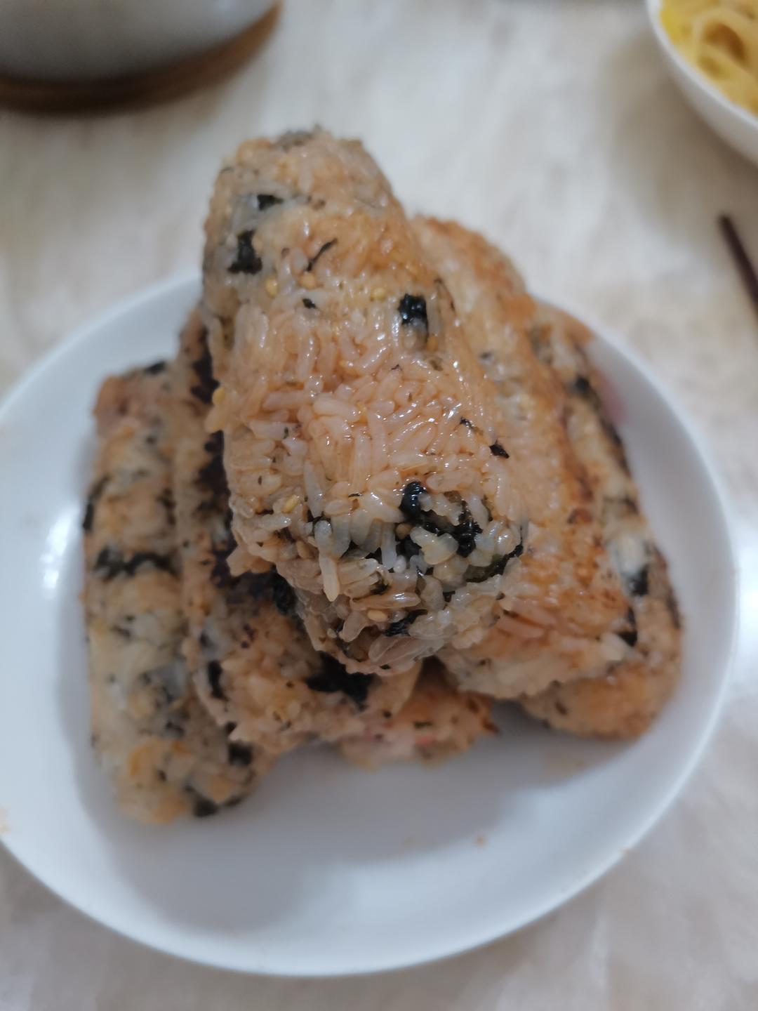 爆浆芝士香肠饭团，只要平底锅就能完成孩子超爱的早餐