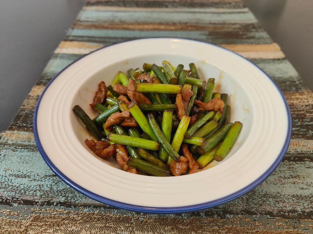 简单易做的下饭菜－蒜苔炒肉