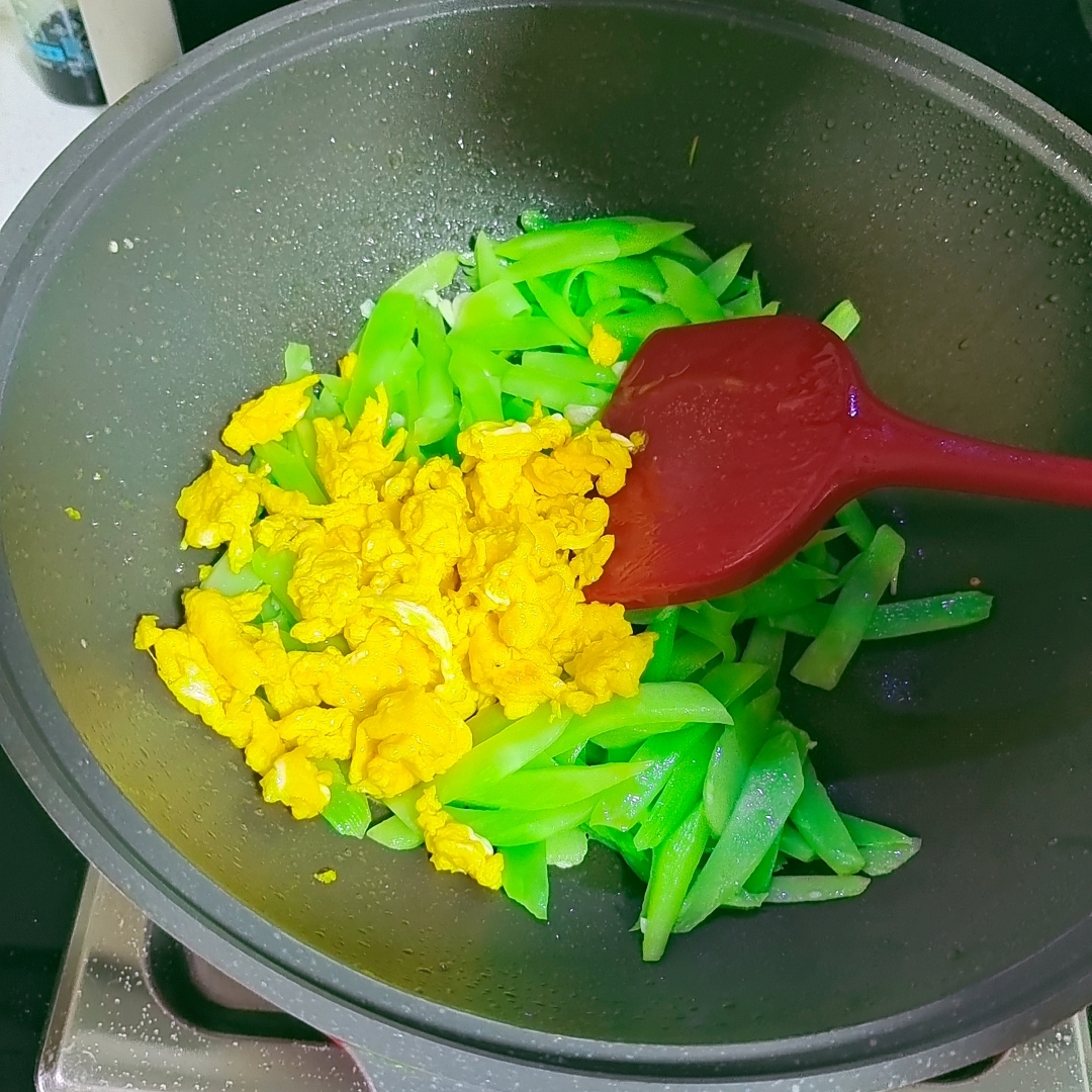 莴苣炒鸡蛋❗️好吃又下饭的做法 步骤4