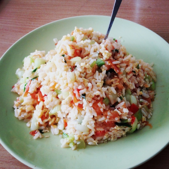 西红柿菜叶蛋炒饭