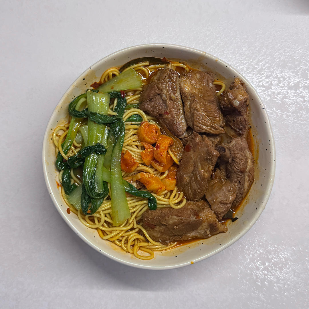 家常排骨面