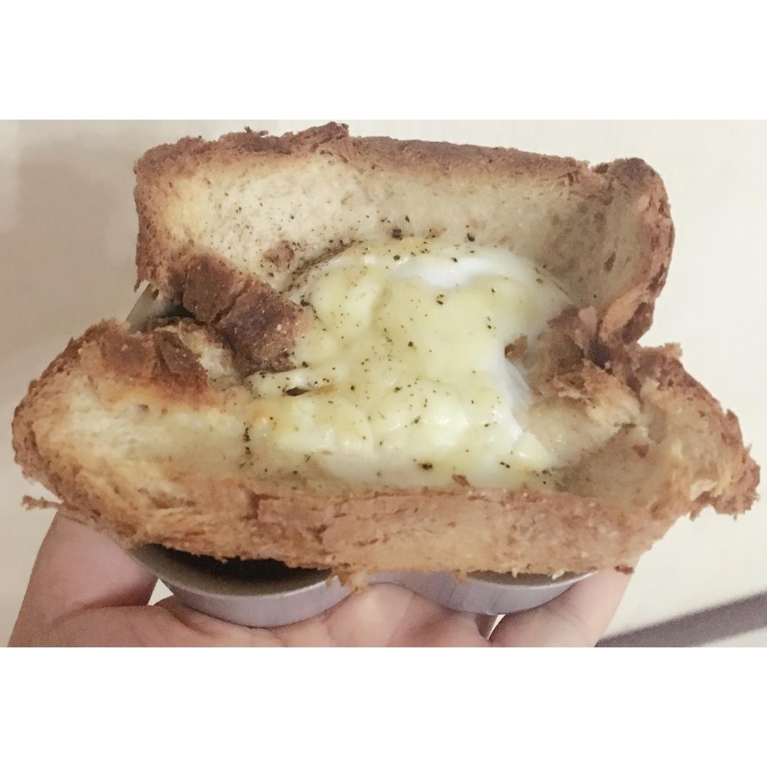鸡蛋吐司杯盏