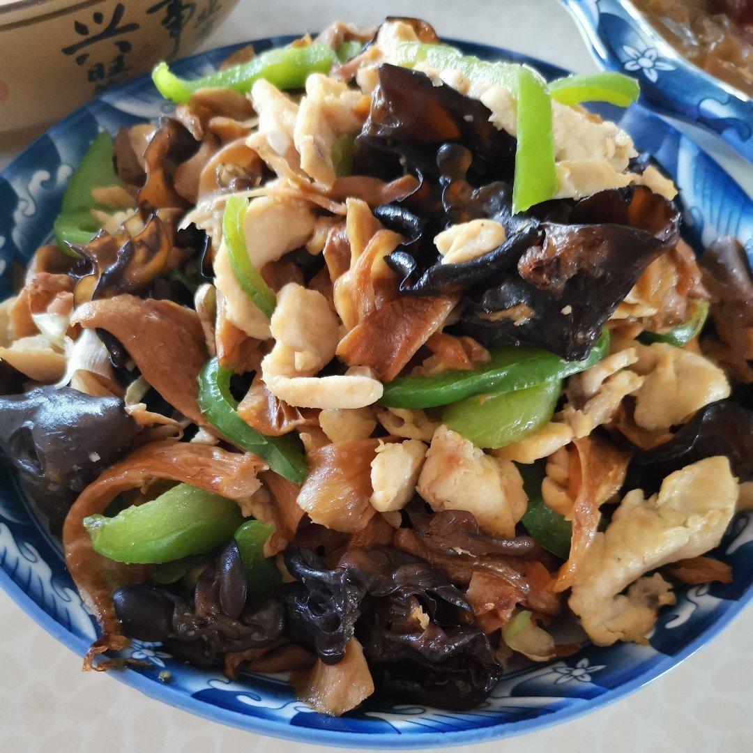 好吃营养的蘑菇胡萝卜炒鸡胸肉