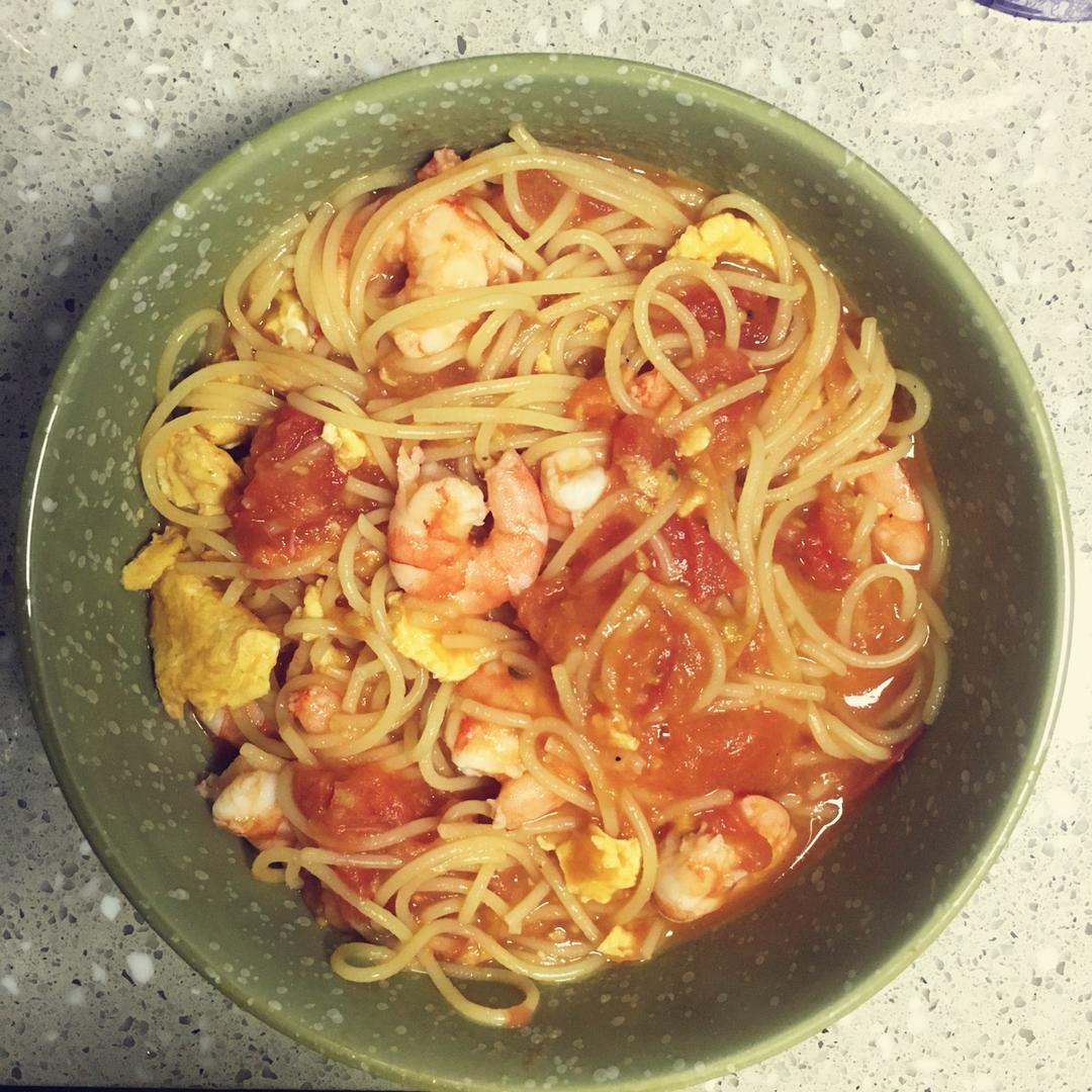 蕃茄鸡蛋虾仁烩意粉
