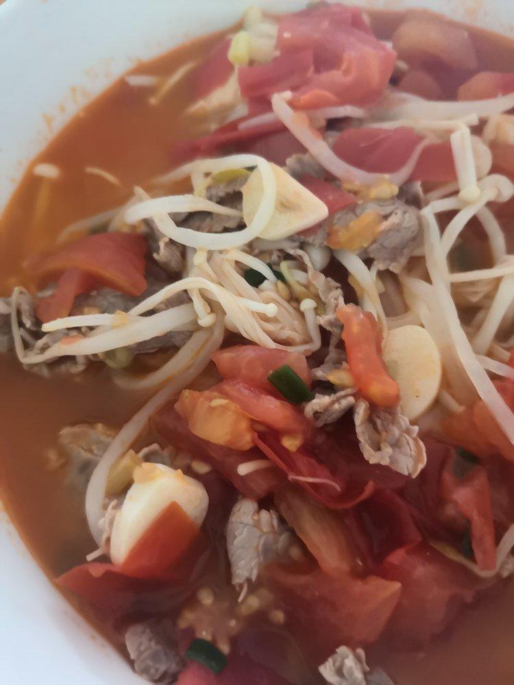 酸汤肥牛金针菇