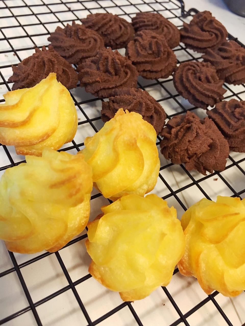 挤花毫无压力的巧克力曲奇