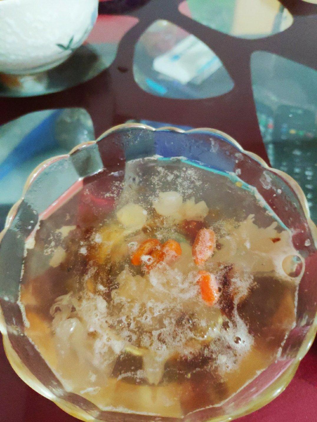 桃胶皂角米雪燕羹
