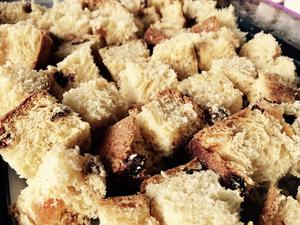 Panettone Bread Pudding    面包布丁的做法 步骤2