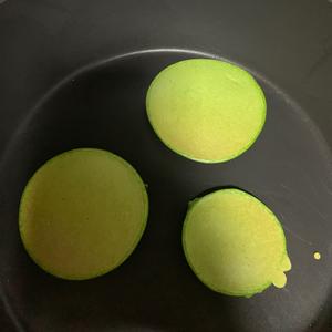 宝宝辅食：奶香菠菜造型松饼（8月+）的做法 步骤8