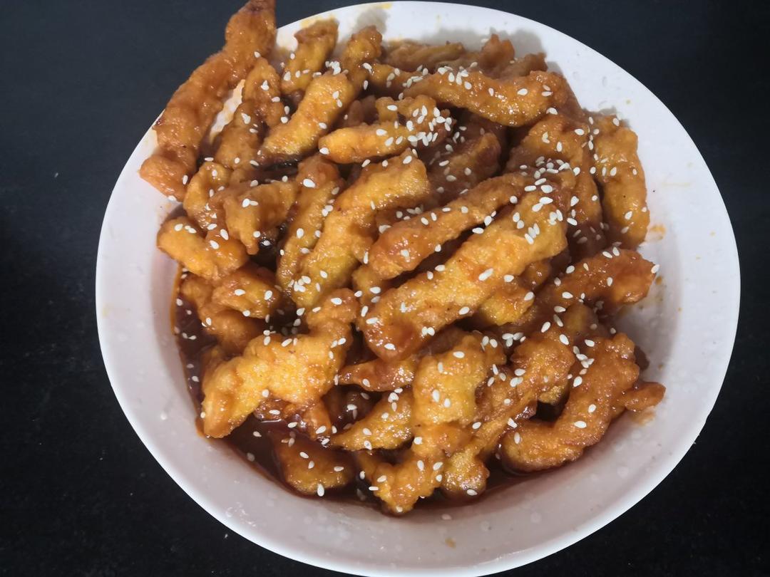 鸡胸肉版糖醋里脊，好吃不腻。大人小孩都喜欢！