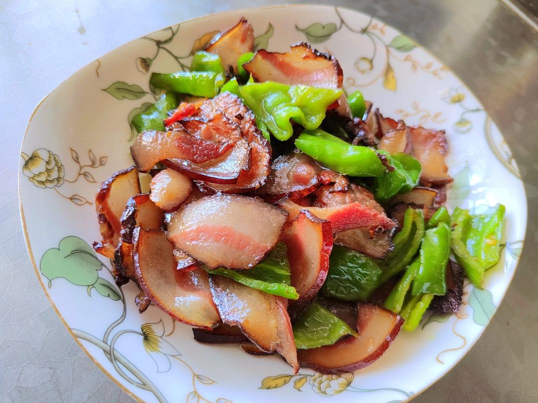腊肉炒辣椒