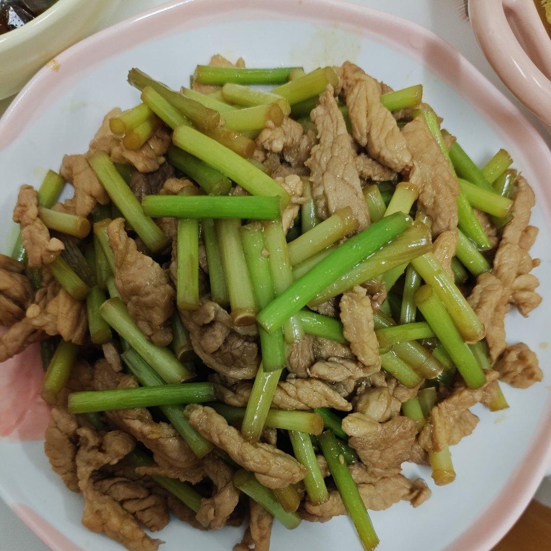 简单易做的下饭菜－蒜苔炒肉
