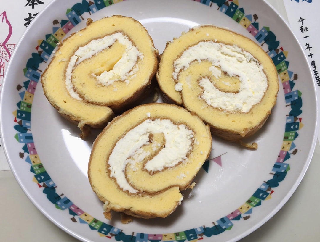 超详细的瑞士卷奶油蛋糕卷原味蛋糕卷的制作方法 饱满不掉皮不开裂（附模具换算方法）