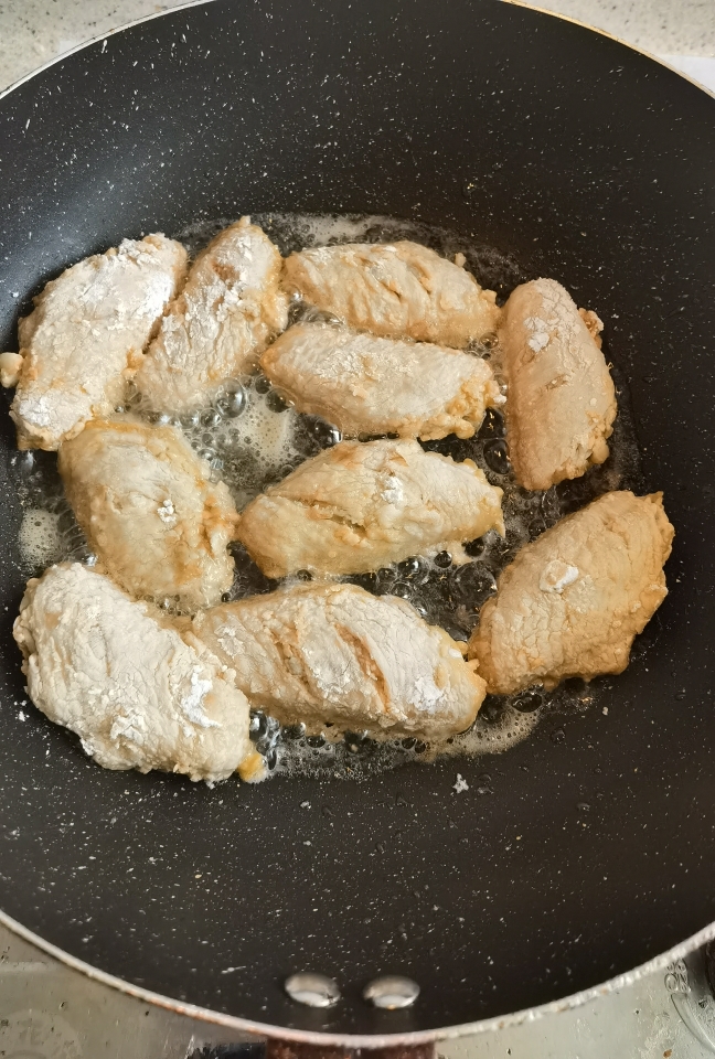 超级美味的咸蛋黄鸡翅的做法 步骤5